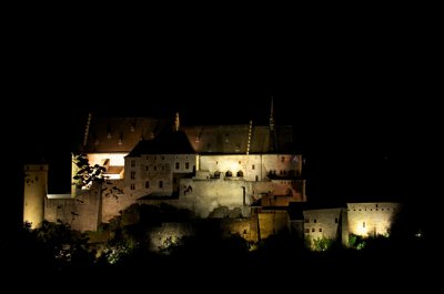 Un château dans la nuit_5930053108_l.jpg